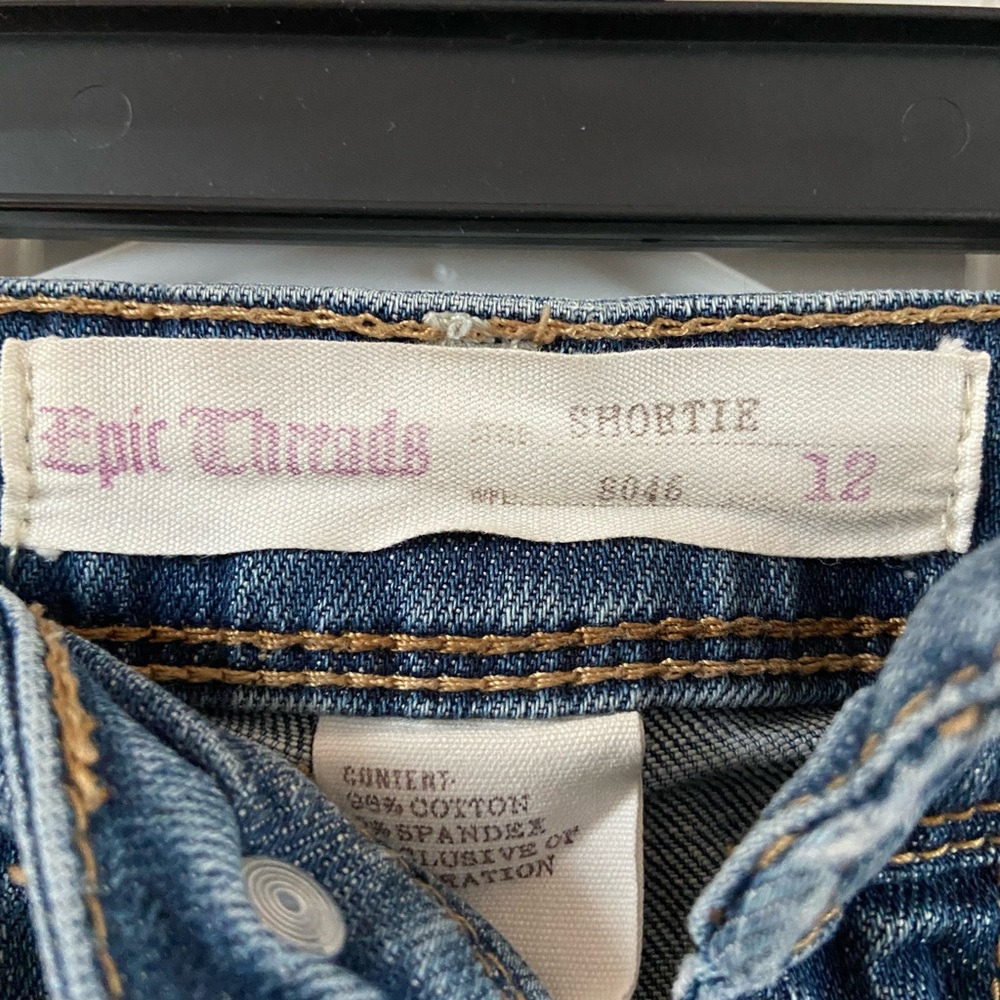 Shorts - Picture 3 of 3